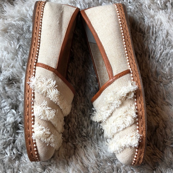 New Ellen Degeneres fringe flats 8 1/2 - Picture 3 of 4